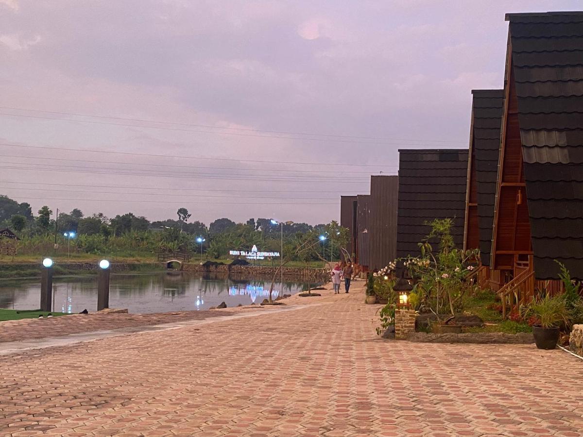 Resort & Resto Talaga Sundayana Subang Luaran gambar